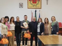 ViajeaItalia-FotodeFamilia-Abril2026-EnAyuntamientodiTaviano