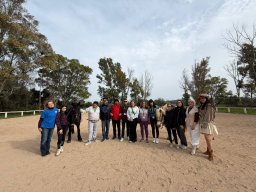 ViajeaItalia-FotodeFamilia-Abril2026-VisitaenCaballos8